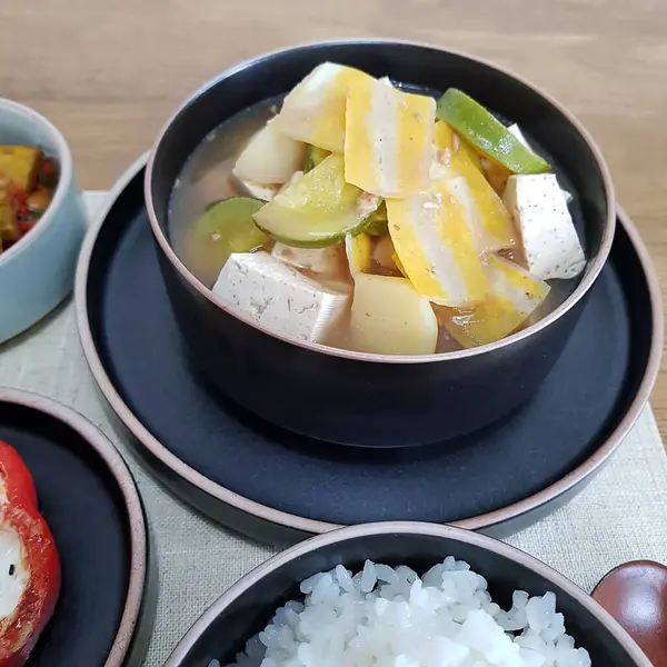 a cuisine photo of rice with chicken