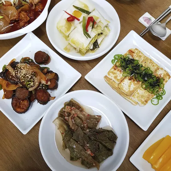 Lezzetli Asya yemeklerinin yakın görüntüsü