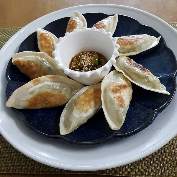 Sebzeli lezzetli hamur tatlısı.