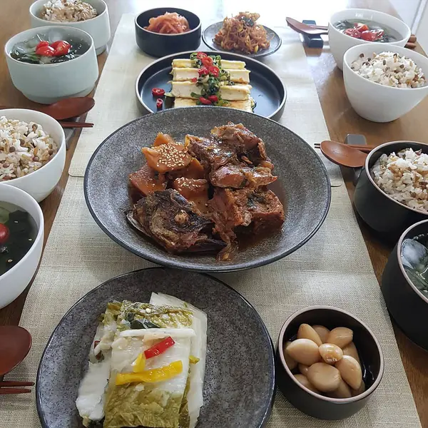 Lezzetli Asya yemeklerinin yakın görüntüsü