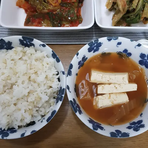 Lezzetli Asya yemeklerinin yakın görüntüsü