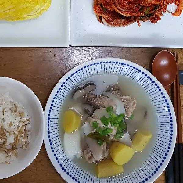 Lezzetli Asya yemeklerinin yakın görüntüsü