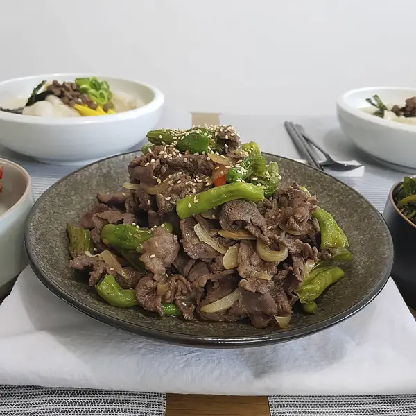 Japon yemeği mi? Sebzeli biftek ve pilav