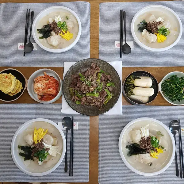 Lezzetli Asya yemeklerinin yakın görüntüsü