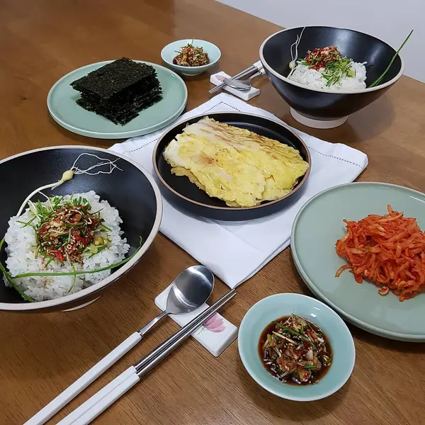 Kızarmış pilavın mutfak fotoğrafı.