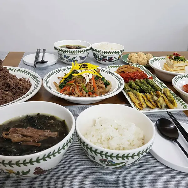 Kore yemekleri geleneksel pirinç keki