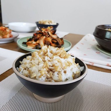 Tavuklu Asya yemeği pilavı, kızarmış yumurta, kızarmış tavuk