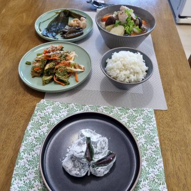 Lezzetli Asya yemeklerinin yakın görüntüsü