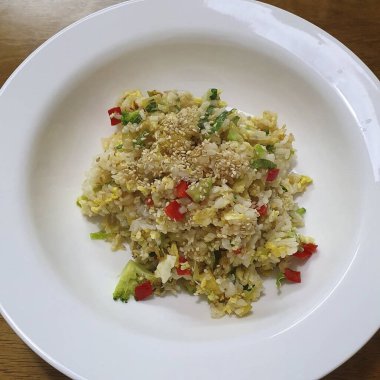 Sebzeli ve baharatlı pilav.