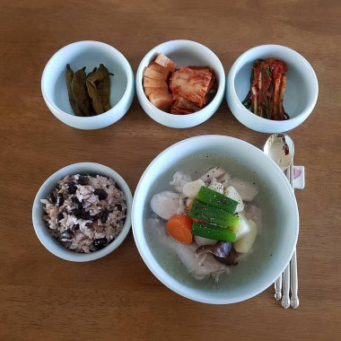 Kore geleneksel yemekleri, pirinç çorbası.