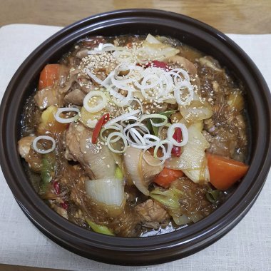 Lezzetli Asya yemeklerinin yakın görüntüsü