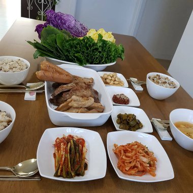 Lezzetli Asya yemeklerinin yakın görüntüsü