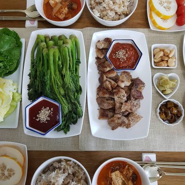 Lezzetli Asya yemeklerinin yakın görüntüsü