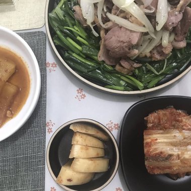 Lezzetli Asya yemeklerinin yakın görüntüsü