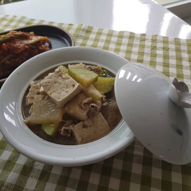 Lezzetli Asya yemeklerinin yakın görüntüsü