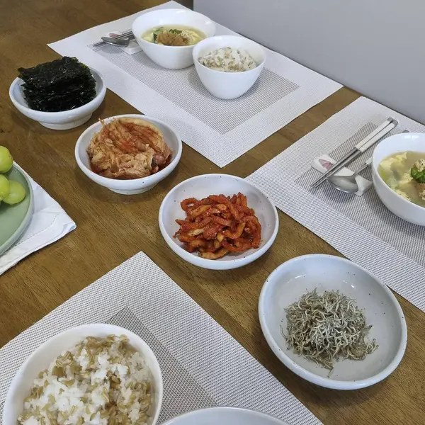 Balık ve pirinç lapası.