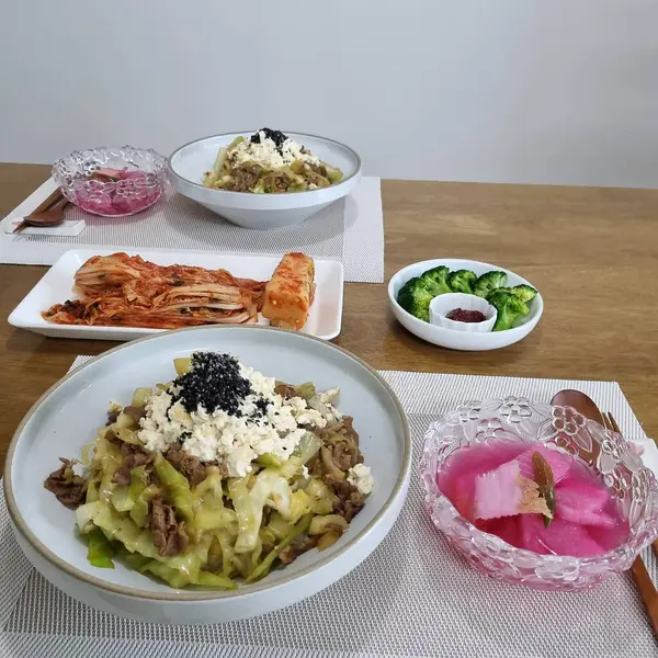 Lezzetli Asya yemeklerinin yakın görüntüsü