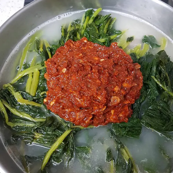 Lezzetli Asya yemeklerinin yakın görüntüsü