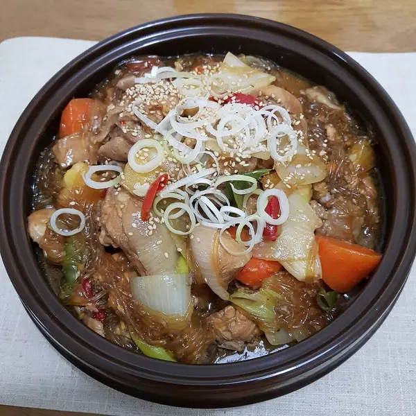 Lezzetli Asya yemeklerinin yakın görüntüsü