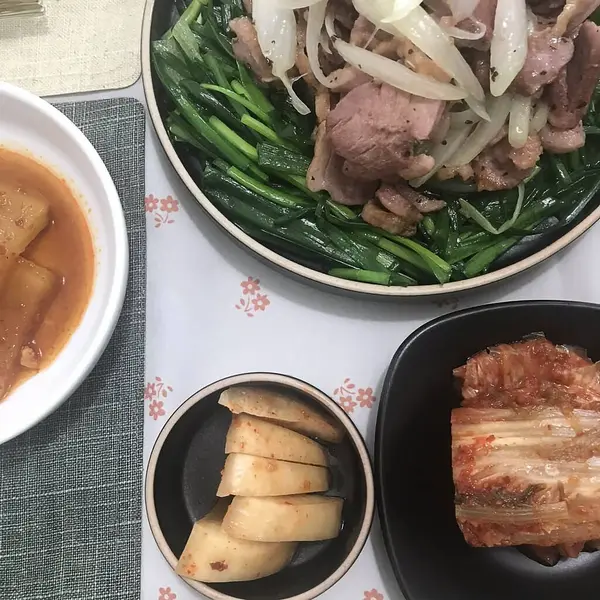 Lezzetli Asya yemeklerinin yakın görüntüsü