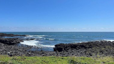 Deniz kıyısının güzel manzarası