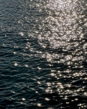 su yüzey dalgaları ile