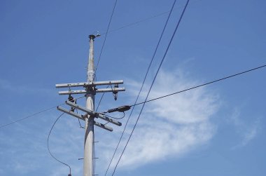 yüksek voltaj güç hatları