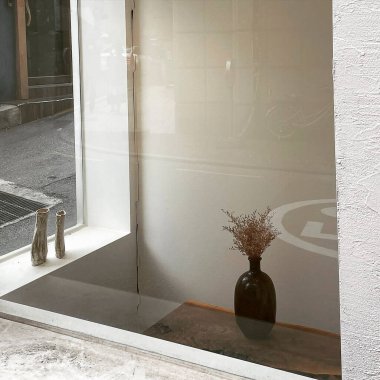 modern ev içi, pencereli kapı