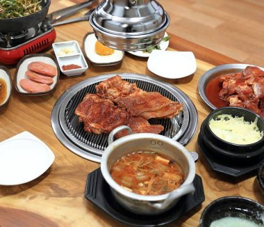 Lezzetli Asya yemeklerinin yakın görüntüsü