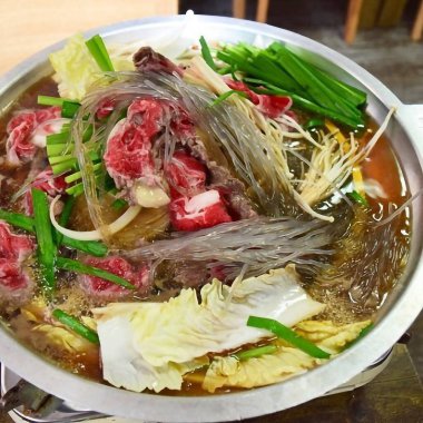 Yakın plan - lezzetli etli erişte.