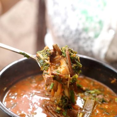 Tayland yemeği, sebzeli baharatlı çorba.