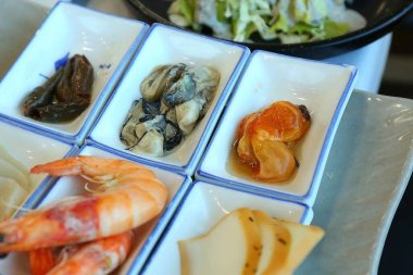 Lezzetli Asya yemeklerinin yakın görüntüsü