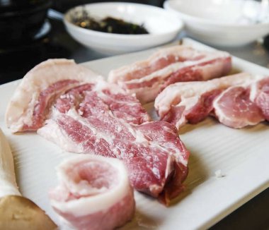 Lezzetli Asya yemeklerinin yakın görüntüsü