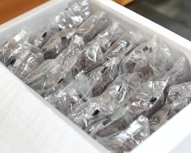 Kutuda çikolatalı şekerler