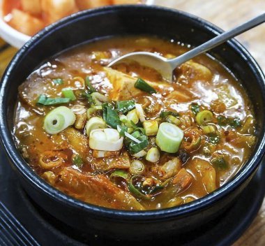 Kore yemeği, kızarmış pirinç ve sebze.