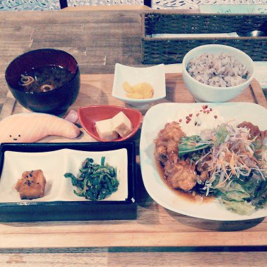 Lezzetli Asya yemeklerinin yakın görüntüsü