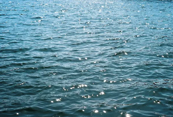 Sahildeki deniz dalgaları