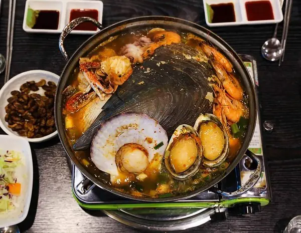 Lezzetli Asya yemeklerinin yakın görüntüsü