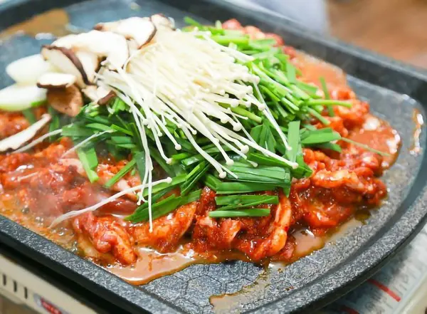 Lezzetli Asya yemeklerinin yakın görüntüsü