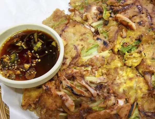 Kore gözlemesi, kızarmış yumurta, krep.