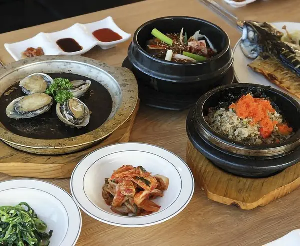 Lezzetli Asya yemeklerinin yakın görüntüsü