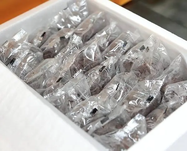 Kutuda çikolatalı şekerler