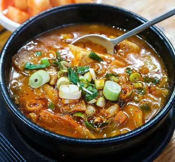 Kore yemeği, kızarmış pirinç ve sebze.