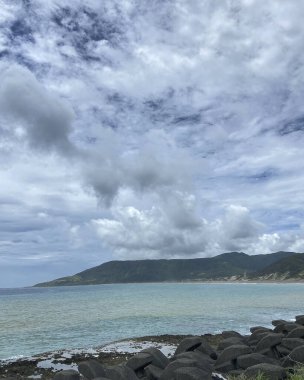 Deniz kıyısının güzel manzarası