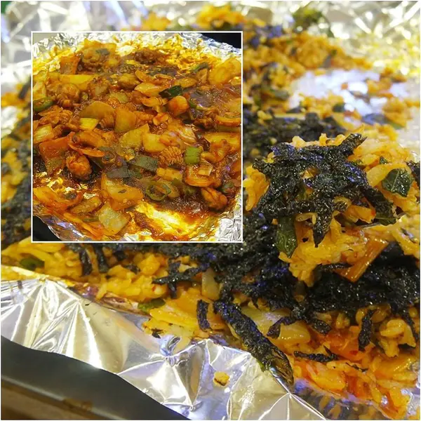 Tavuk ve sebzeli kızarmış pilav.