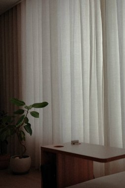 Modern bir otelin içinde.