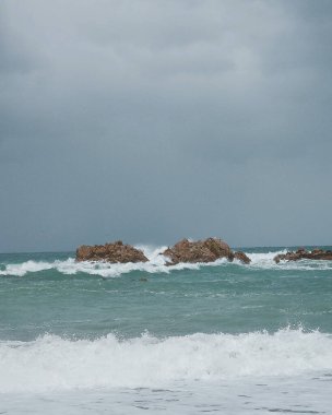 Sahilde güzel deniz dalgaları