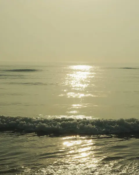 Parlak gün batımının güzel manzarası