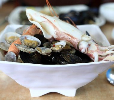 Taze ve lezzetli deniz ürünleri.