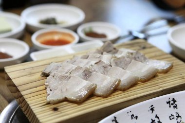 Bir yemeğin mutfak fotoğrafı.